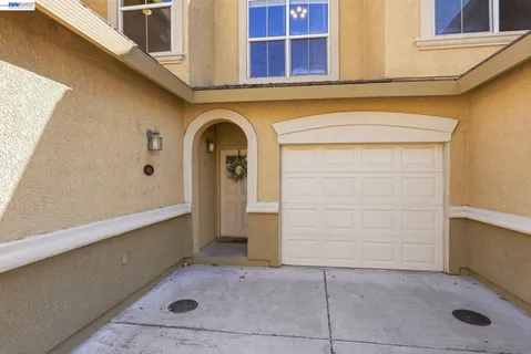 $325,000 | 5350 Dunlay Drive, Unit 412, Sacramento, CA 95835