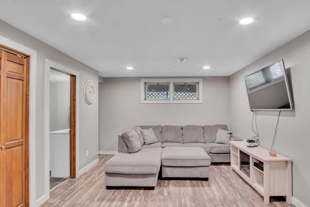 $320,000 | 328 Mockingbird Lane, Newton, KS 67114