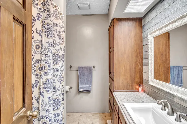 $320,000 | 328 Mockingbird Lane, Newton, KS 67114