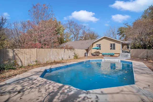 $320,000 | 328 Mockingbird Lane, Newton, KS 67114