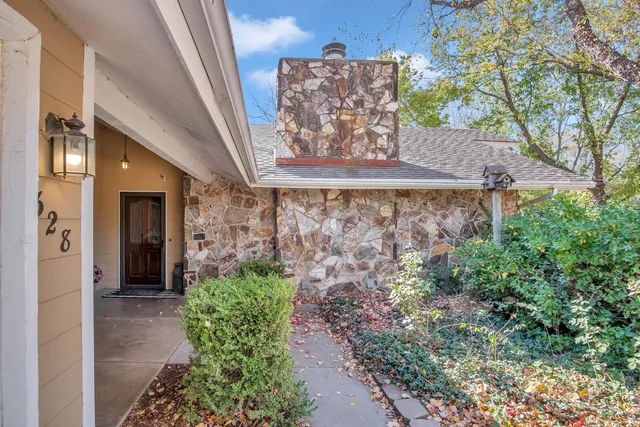 $320,000 | 328 Mockingbird Lane, Newton, KS 67114