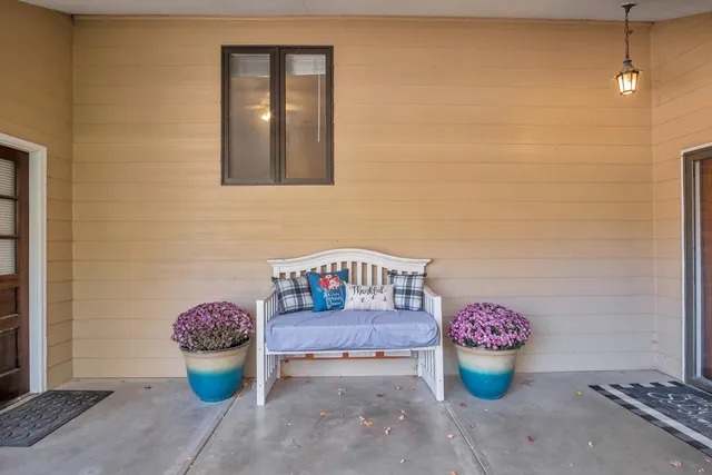 $320,000 | 328 Mockingbird Lane, Newton, KS 67114