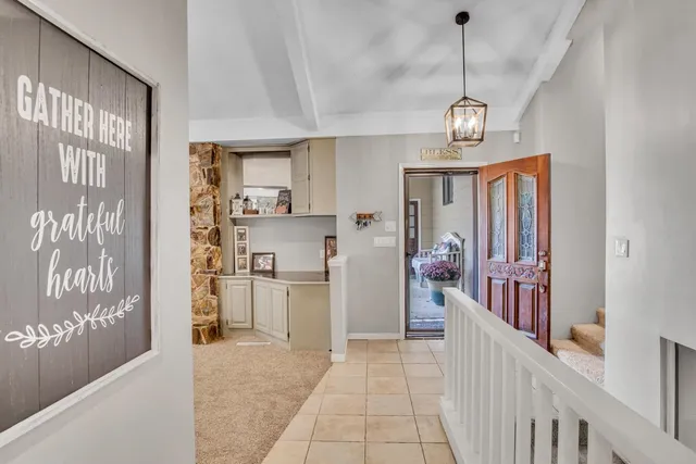 $320,000 | 328 Mockingbird Lane, Newton, KS 67114