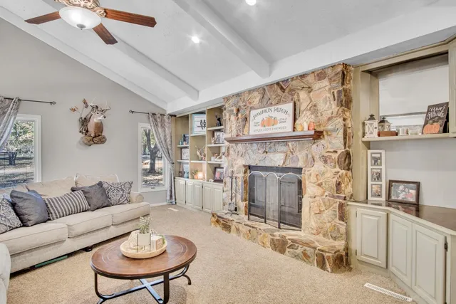 $320,000 | 328 Mockingbird Lane, Newton, KS 67114