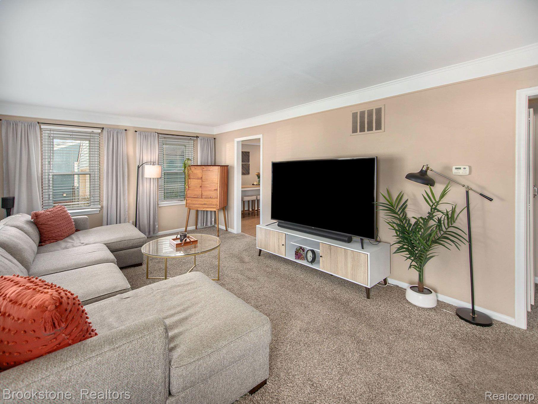 3170 Gerald Avenue Rochester, MI 48307 - Photo 3 of 14 Gallery Image 3