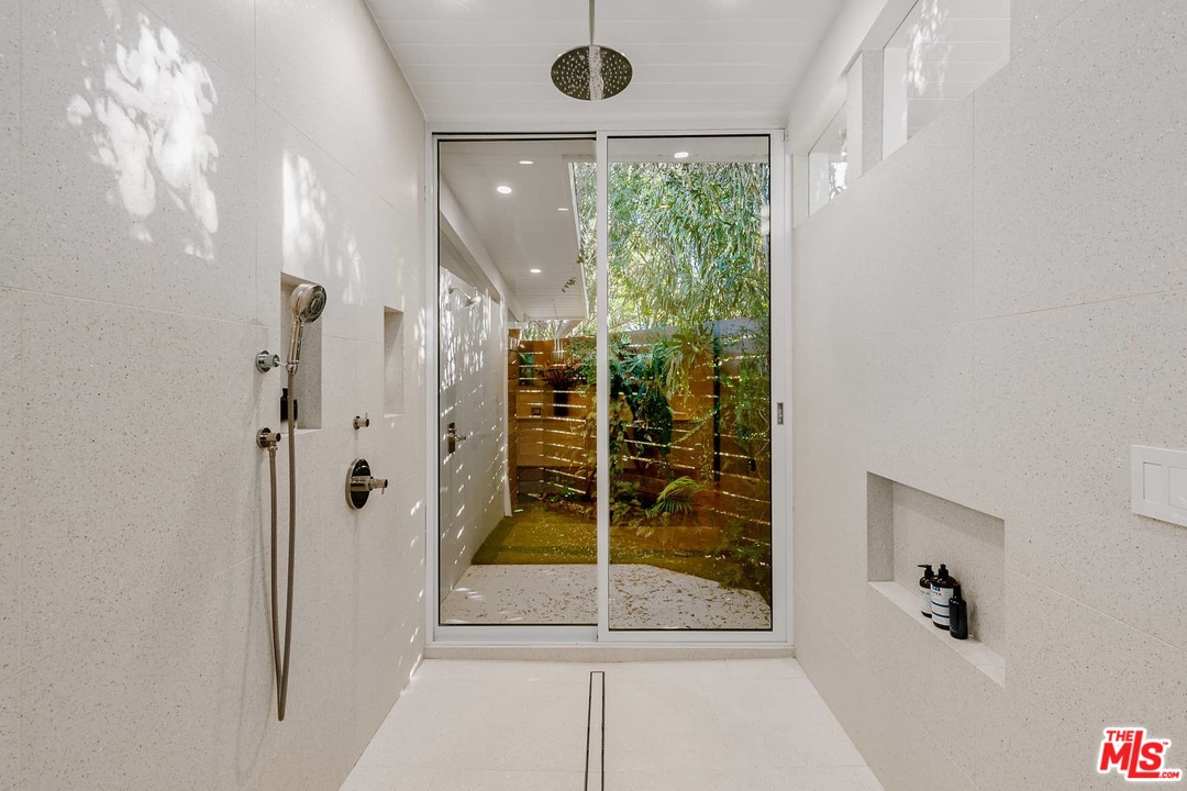 8015 Briar Summit Drive Los Angeles, CA 90046 - Photo 14 of 39