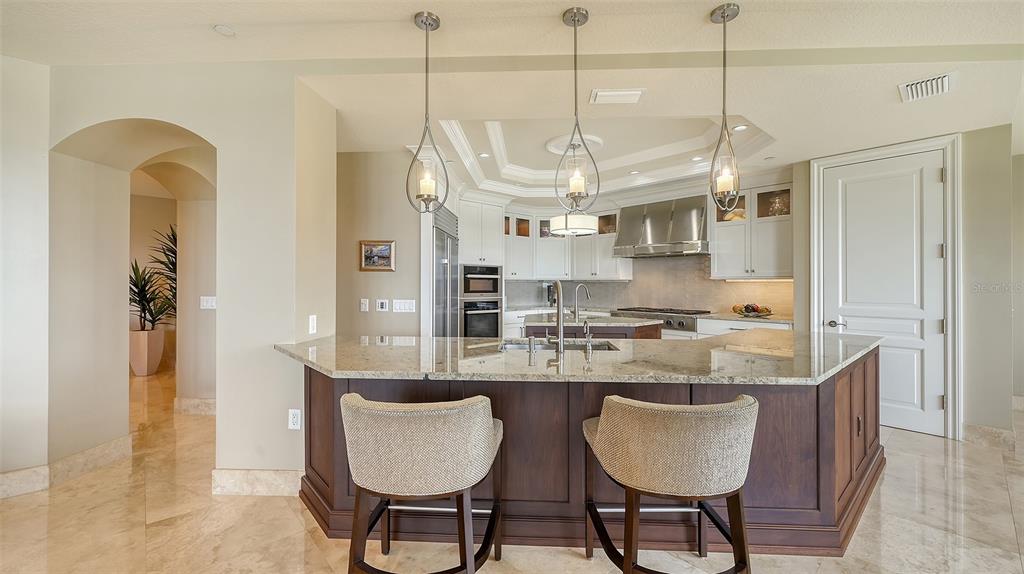 464 Golden Gate Point, Unit 702 Sarasota, FL 34236 - Photo 14 of 55