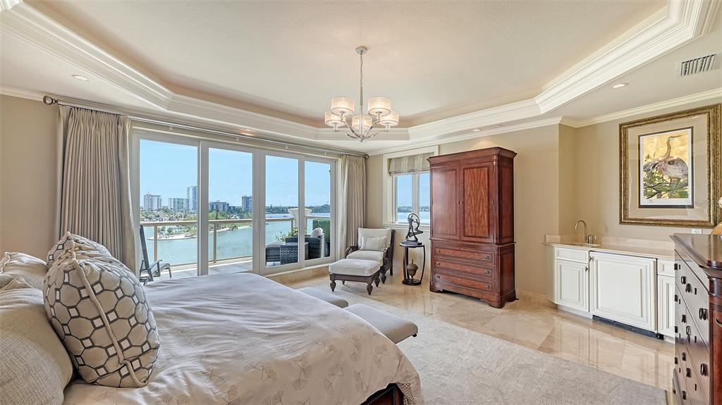 464 Golden Gate Point, Unit 702 Sarasota, FL 34236 - Photo 18 of 55