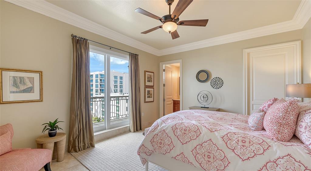 464 Golden Gate Point, Unit 702 Sarasota, FL 34236 - Photo 29 of 55