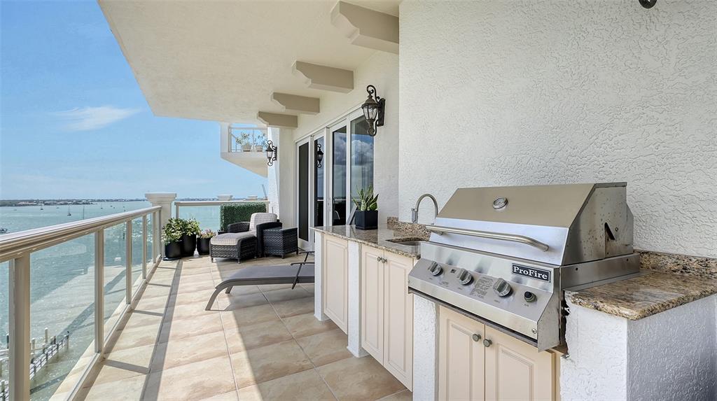 464 Golden Gate Point, Unit 702 Sarasota, FL 34236 - Photo 39 of 55