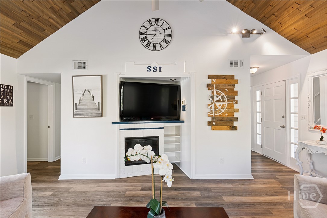 240 Georgia Street St. Simons Island, GA 31522 - Photo 3 of 42