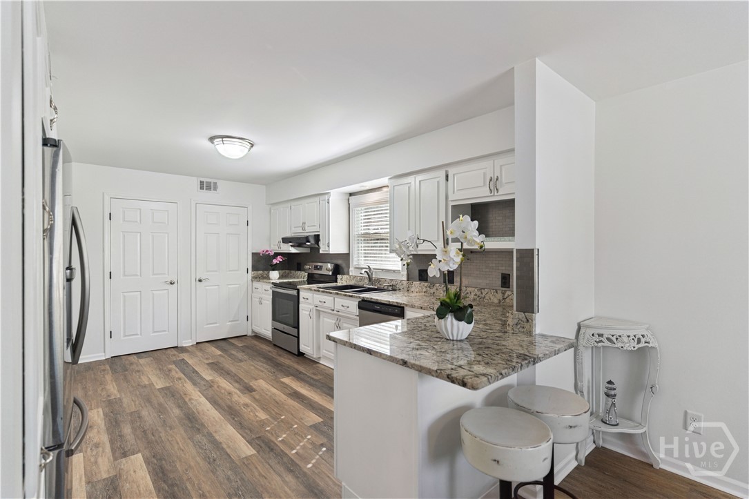 240 Georgia Street St. Simons Island, GA 31522 - Photo 8 of 42