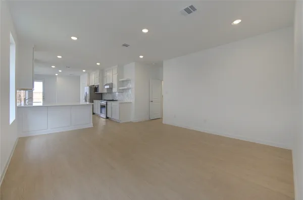 a view of a big room with a kitchen