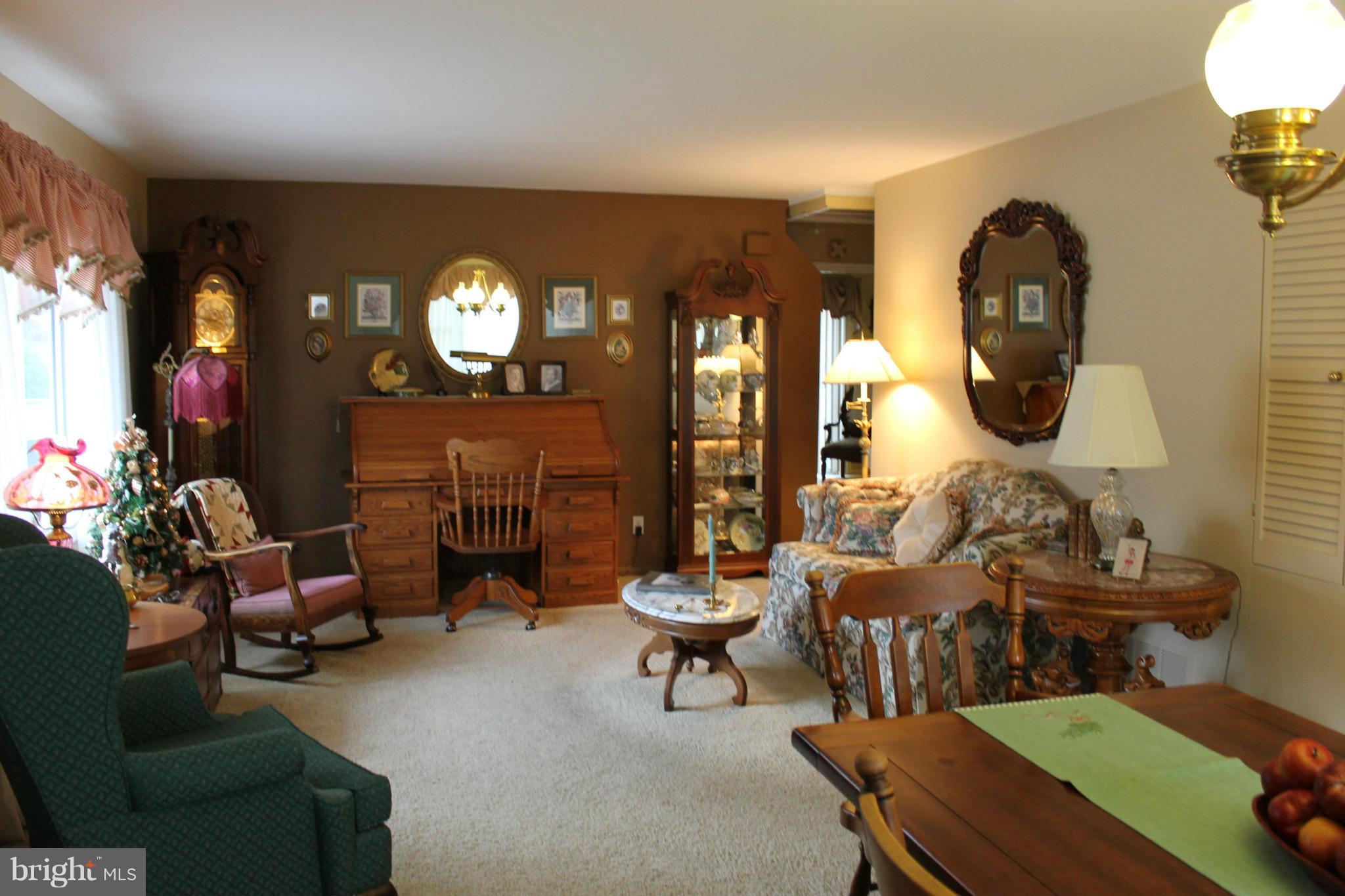 1517 Daytona Road Baltimore, MD 21234 - Photo 6 of 17 Living Room