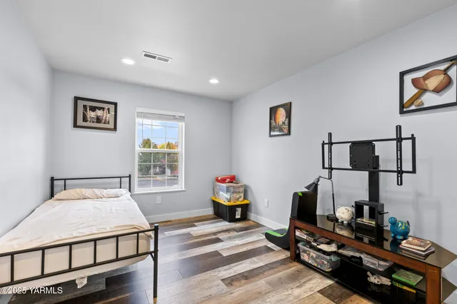 $330,000 | 712 Fountain Boulevard, Zillah, WA 98953