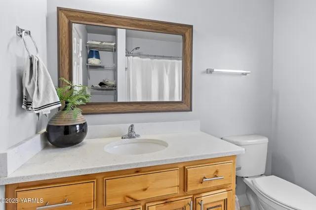 $330,000 | 712 Fountain Boulevard, Zillah, WA 98953