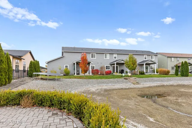 $330,000 | 712 Fountain Boulevard, Zillah, WA 98953