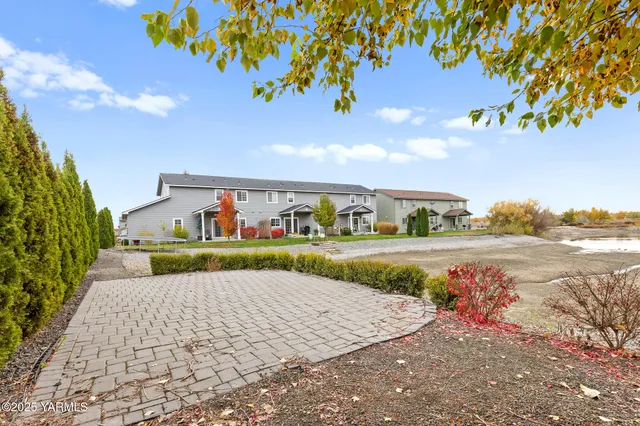 $330,000 | 712 Fountain Boulevard, Zillah, WA 98953