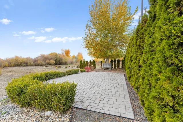 $330,000 | 712 Fountain Boulevard, Zillah, WA 98953