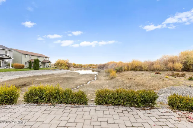 $330,000 | 712 Fountain Boulevard, Zillah, WA 98953