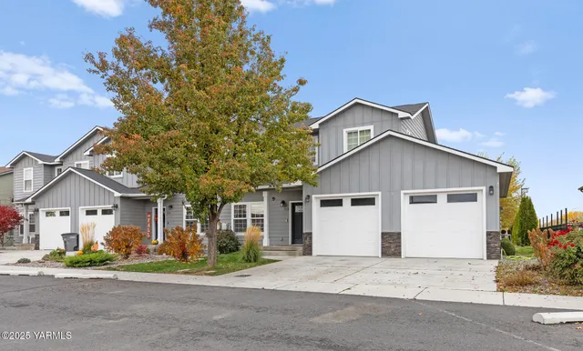 $330,000 | 712 Fountain Boulevard, Zillah, WA 98953