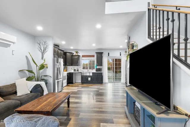 $330,000 | 712 Fountain Boulevard, Zillah, WA 98953