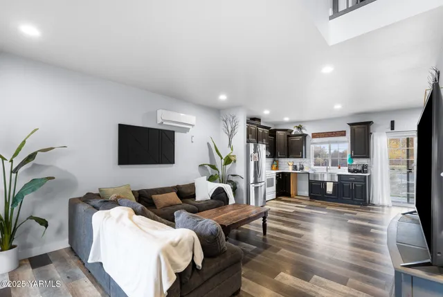 $330,000 | 712 Fountain Boulevard, Zillah, WA 98953