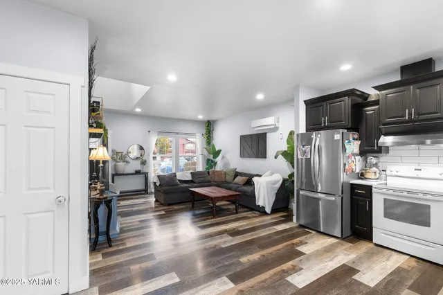 $330,000 | 712 Fountain Boulevard, Zillah, WA 98953