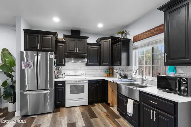 $330,000 | 712 Fountain Boulevard, Zillah, WA 98953