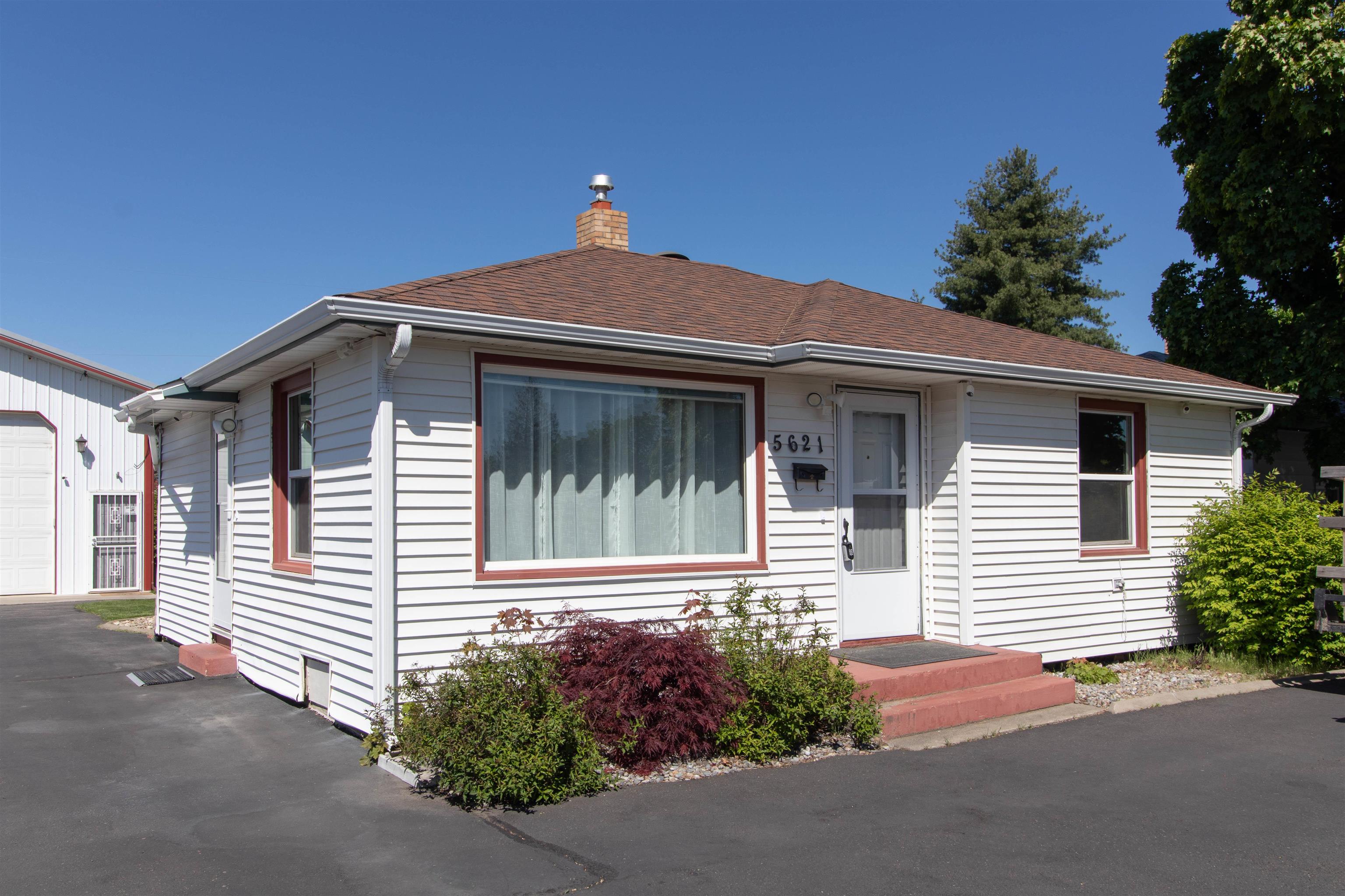 5621 North Hemlock Street Spokane, WA 99205 - Photo 1 of 35