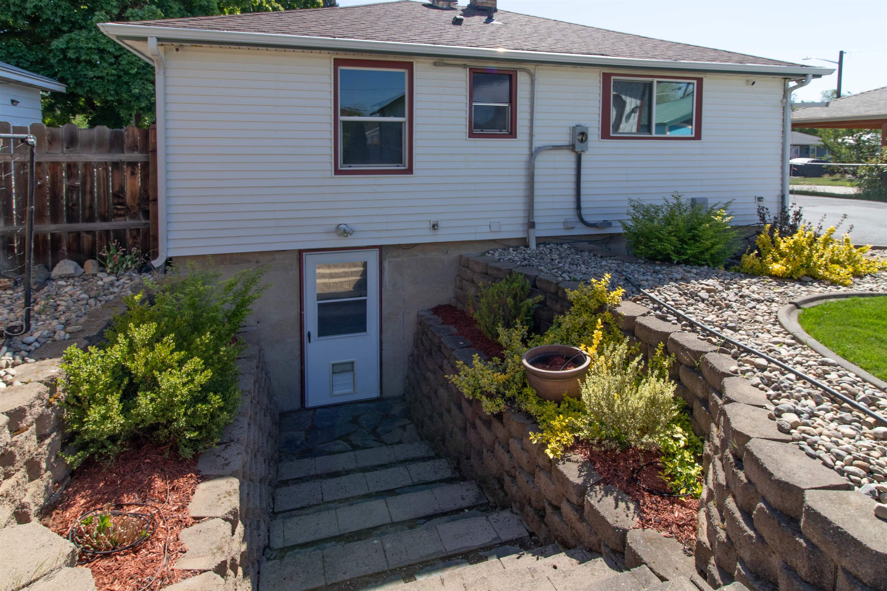 5621 North Hemlock Street Spokane, WA 99205 - Photo 12 of 35