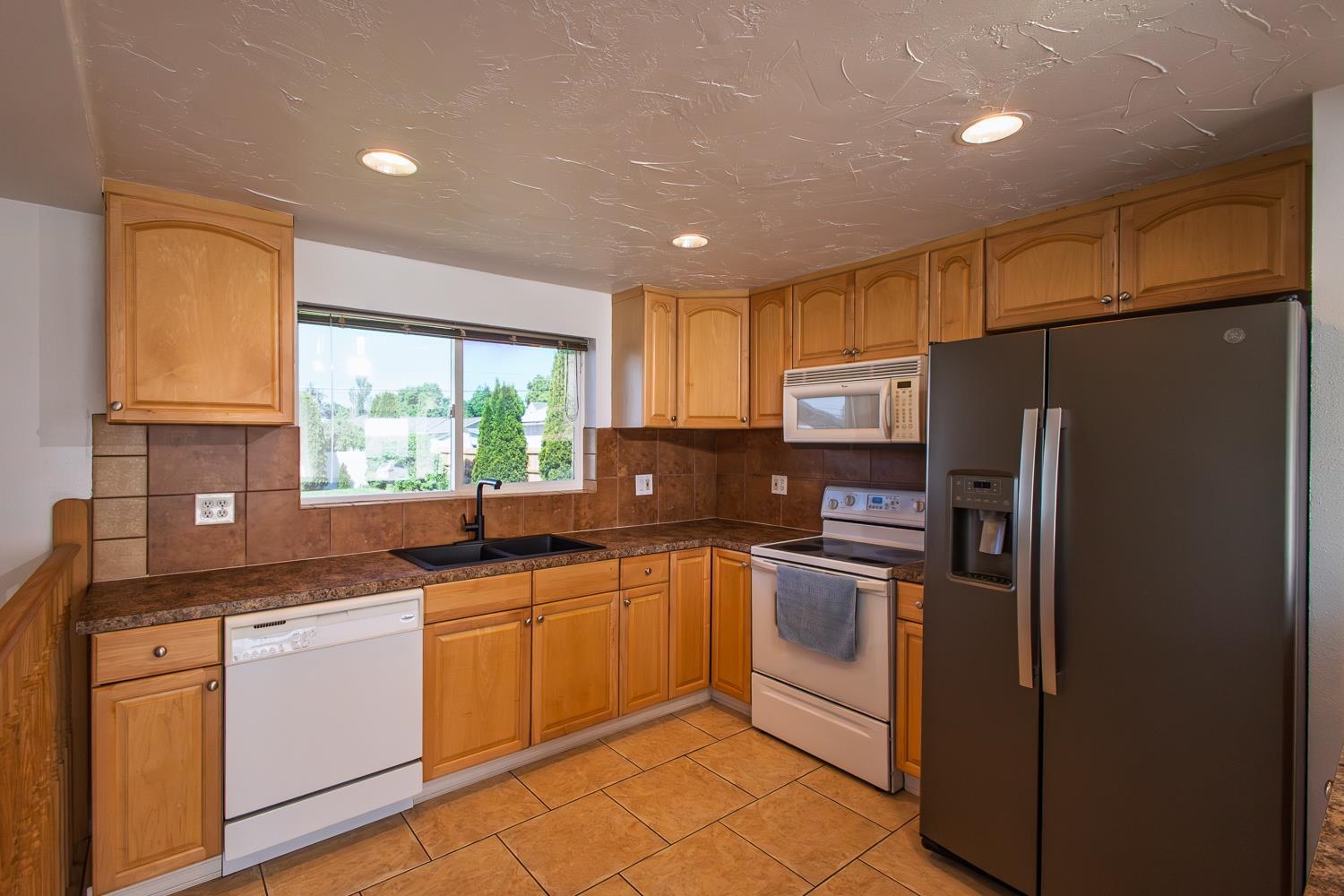 5621 North Hemlock Street Spokane, WA 99205 - Photo 3 of 35