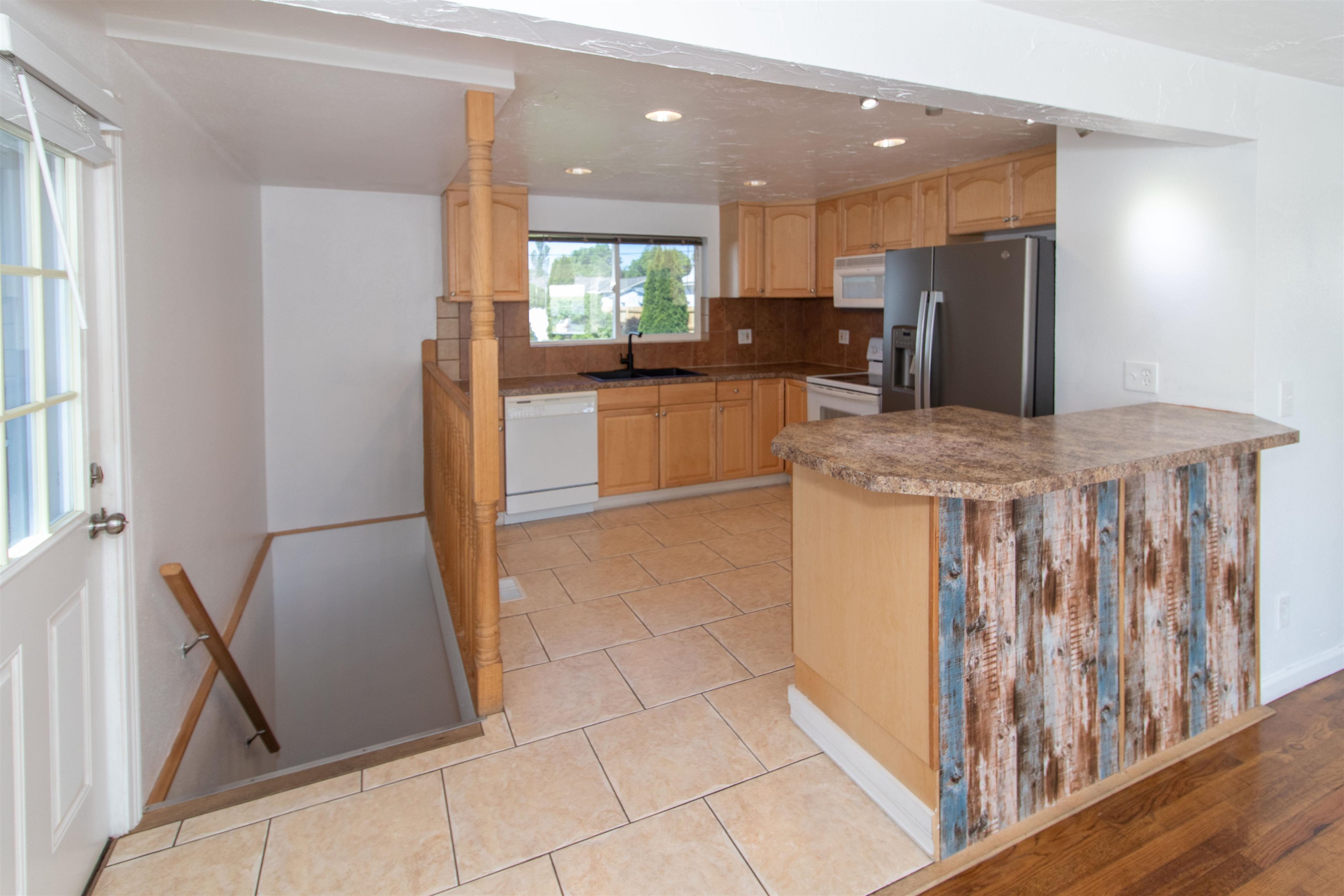5621 North Hemlock Street Spokane, WA 99205 - Photo 5 of 35