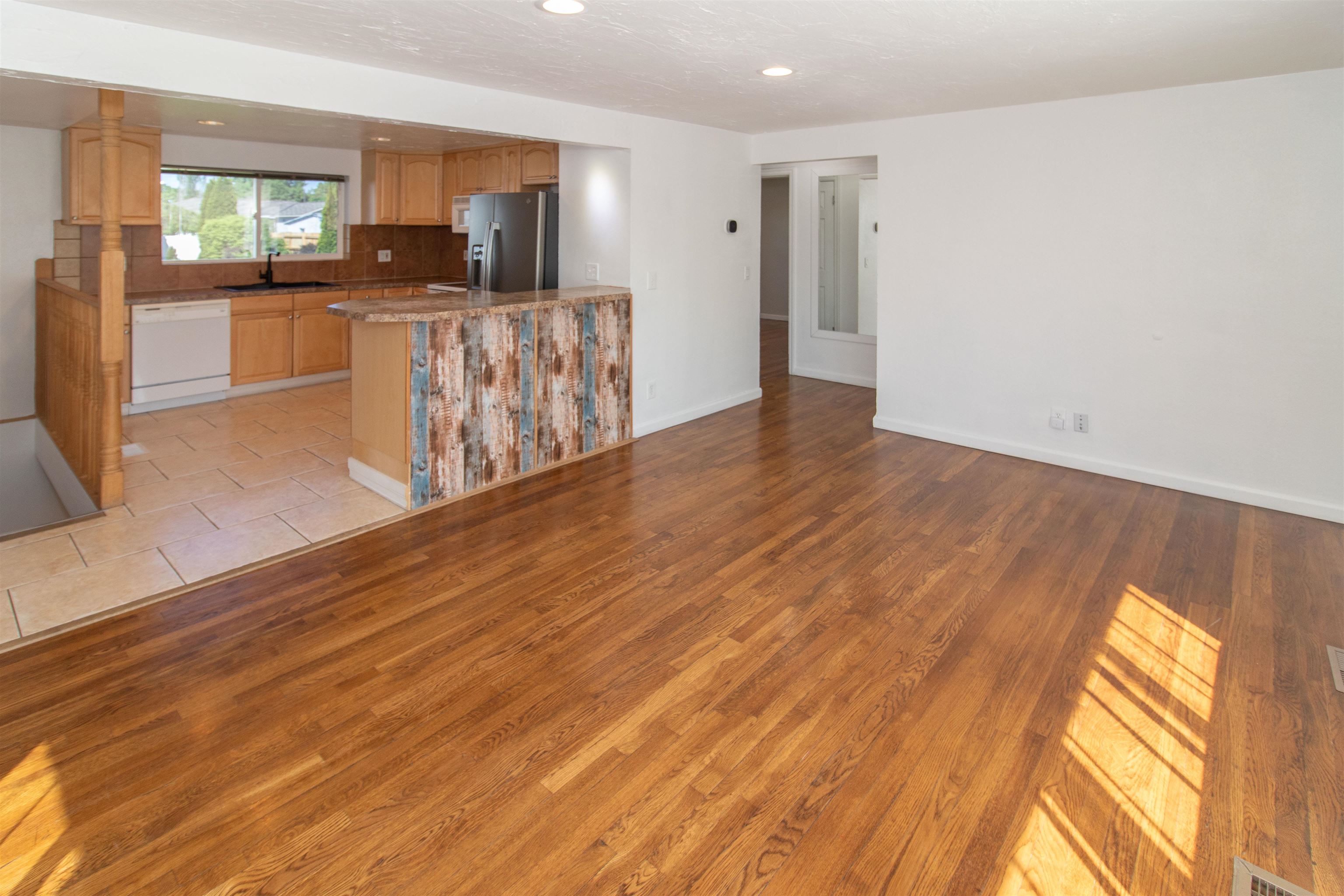 5621 North Hemlock Street Spokane, WA 99205 - Photo 6 of 35