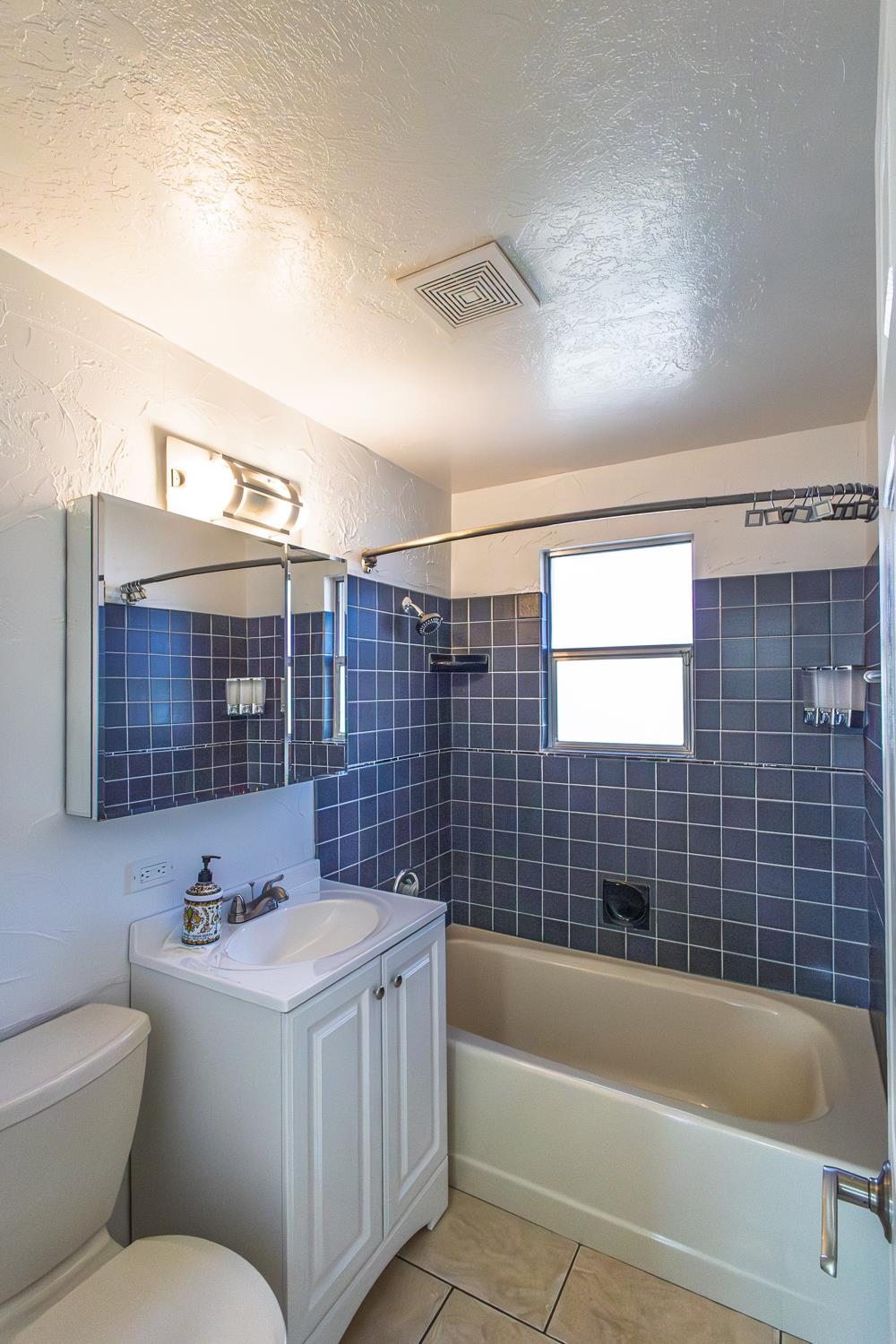5621 North Hemlock Street Spokane, WA 99205 - Photo 10 of 35