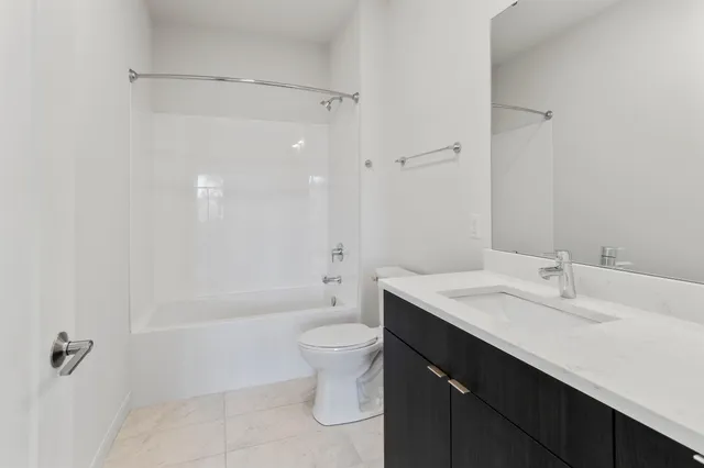 $2,071 | 5945 6th Avenue, Unit 219, Kenosha, WI 53140