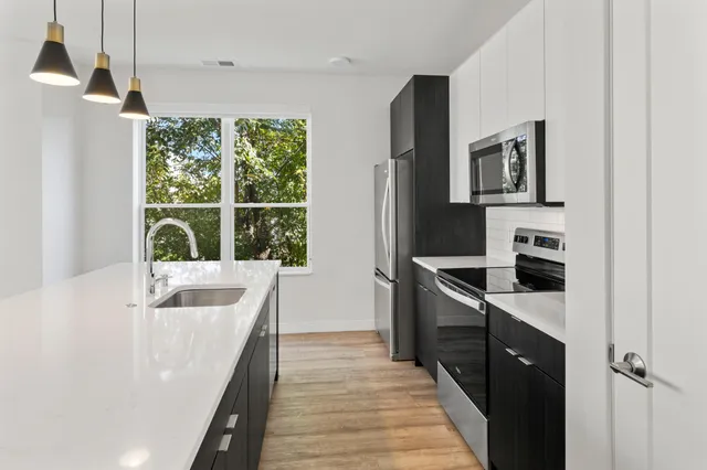 $2,071 | 5945 6th Avenue, Unit 219, Kenosha, WI 53140