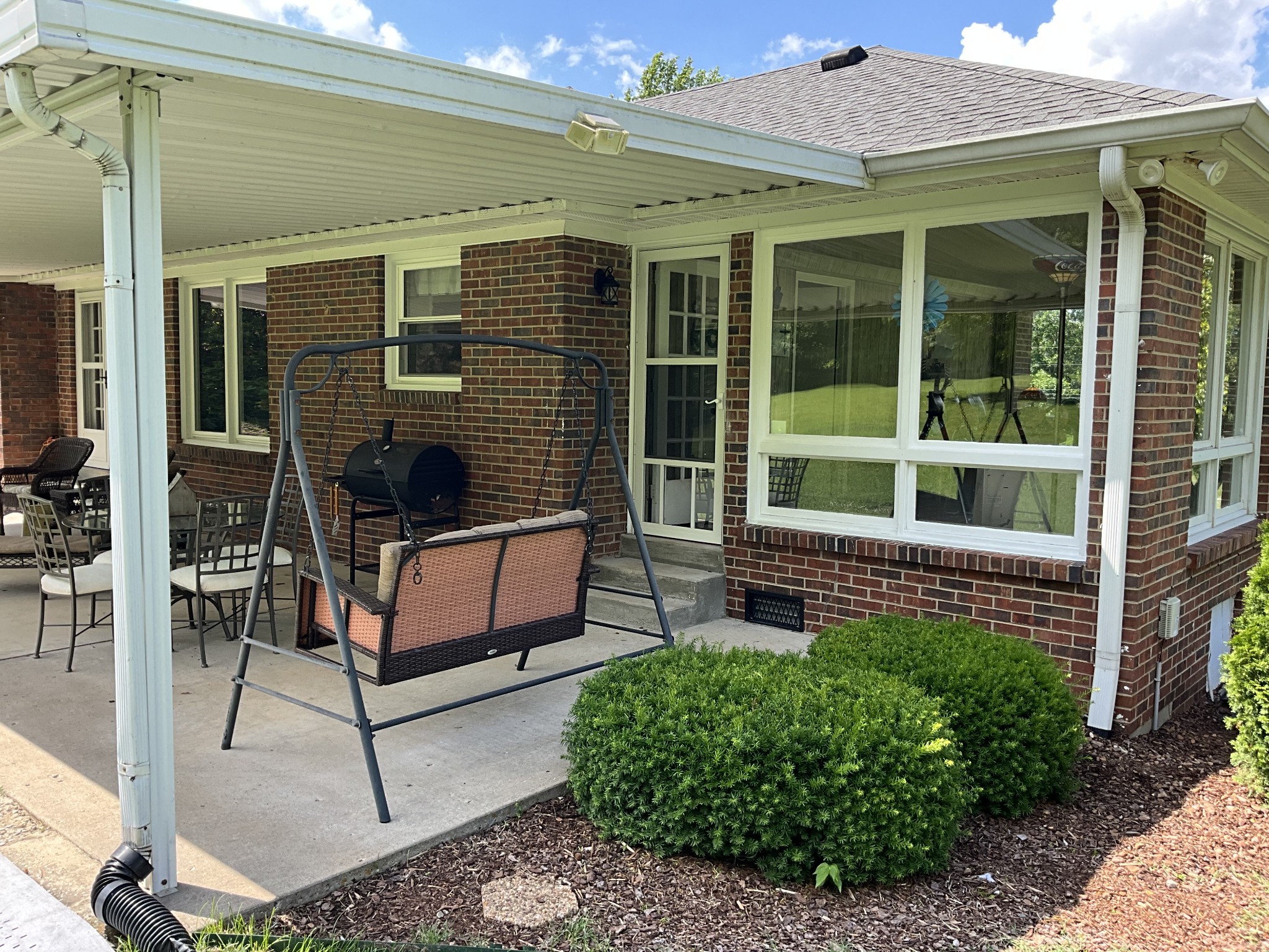 5247 Stacy Springs Road Springfield, TN 37172 - Photo 25 of 29 a front view of a house with garden