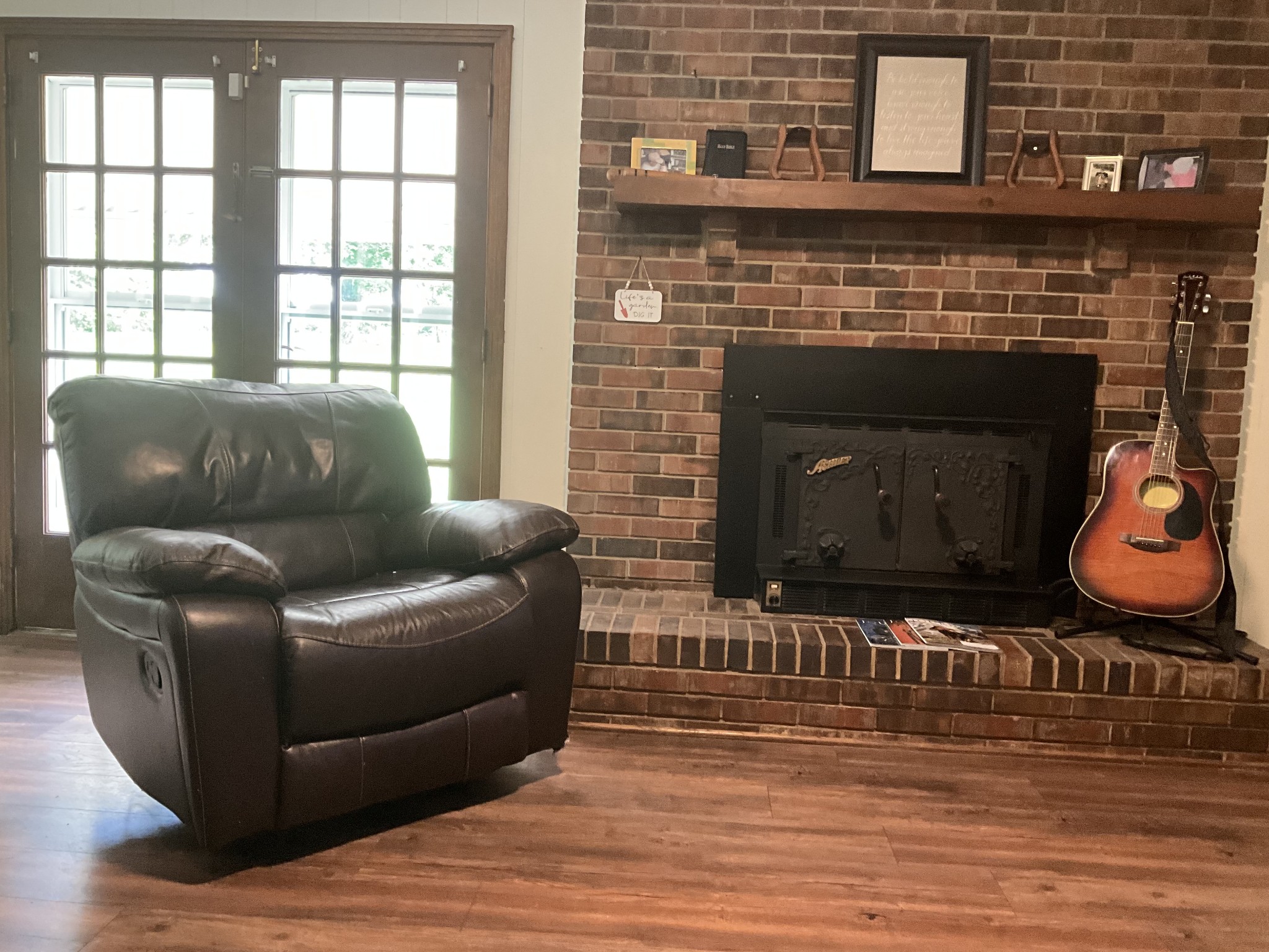 5247 Stacy Springs Road Springfield, TN 37172 - Photo 4 of 29 a living room with furniture and a fireplace