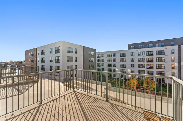 $1,885 | 2650 University Avenue West, Unit 318, St. Paul, MN 55114