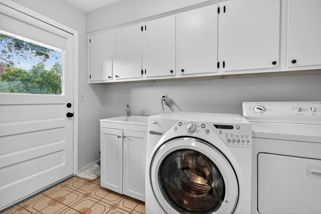 $434,900 | 4 Mayflower Drive, Batavia, IL 60510