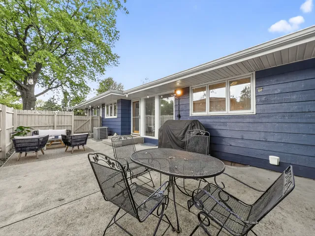 $434,900 | 4 Mayflower Drive, Batavia, IL 60510