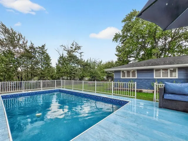 $434,900 | 4 Mayflower Drive, Batavia, IL 60510