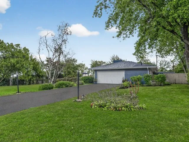 $434,900 | 4 Mayflower Drive, Batavia, IL 60510