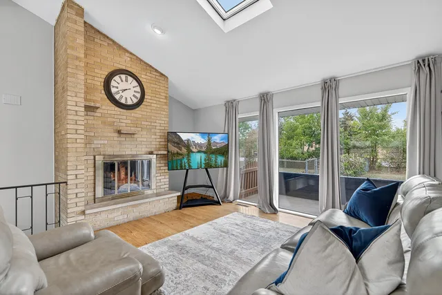 $434,900 | 4 Mayflower Drive, Batavia, IL 60510