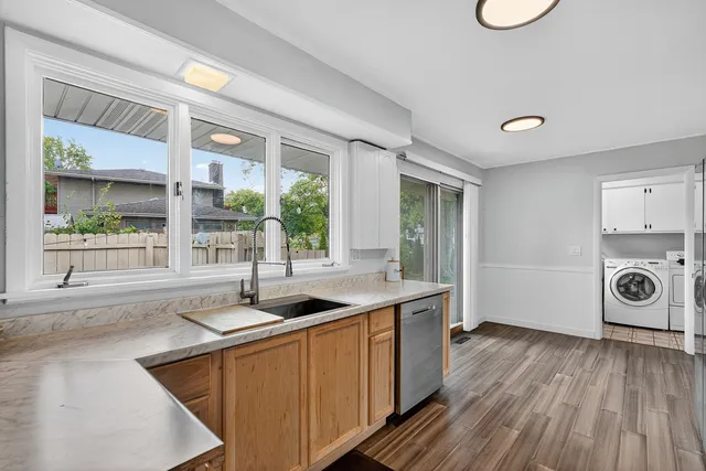 $434,900 | 4 Mayflower Drive, Batavia, IL 60510