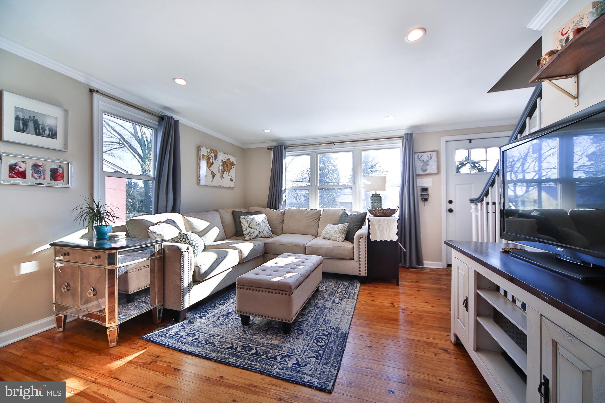 415 Vincent Road Willow Grove, PA 19090 - Photo 3 of 21 Gallery Image 3