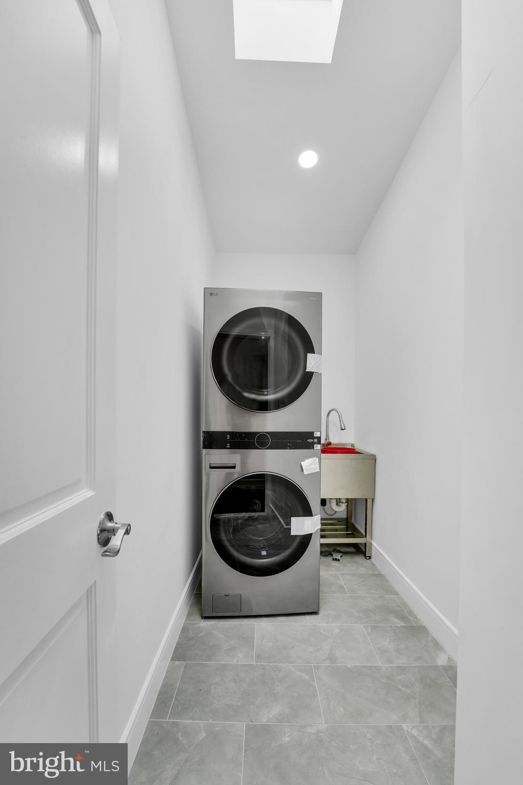 12116 Old Fort Road Fort Washington, MD 20744 - Photo 17 of 65 a utility room with dryer and washer