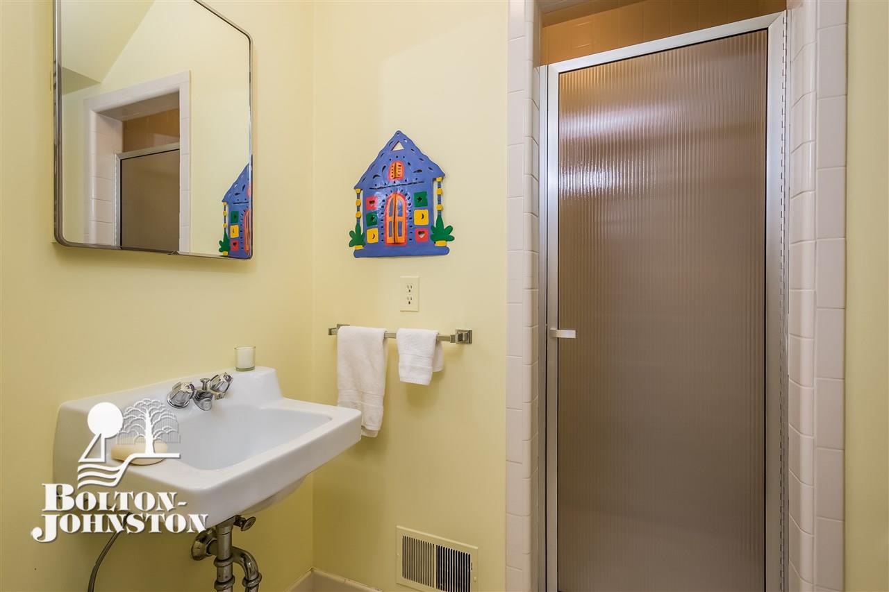 324 Provencal Road Grosse Pointe, MI 48236 - Photo 42 of 65 Bathroom