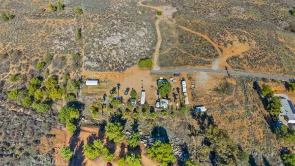 a view of entryway with outdoor area